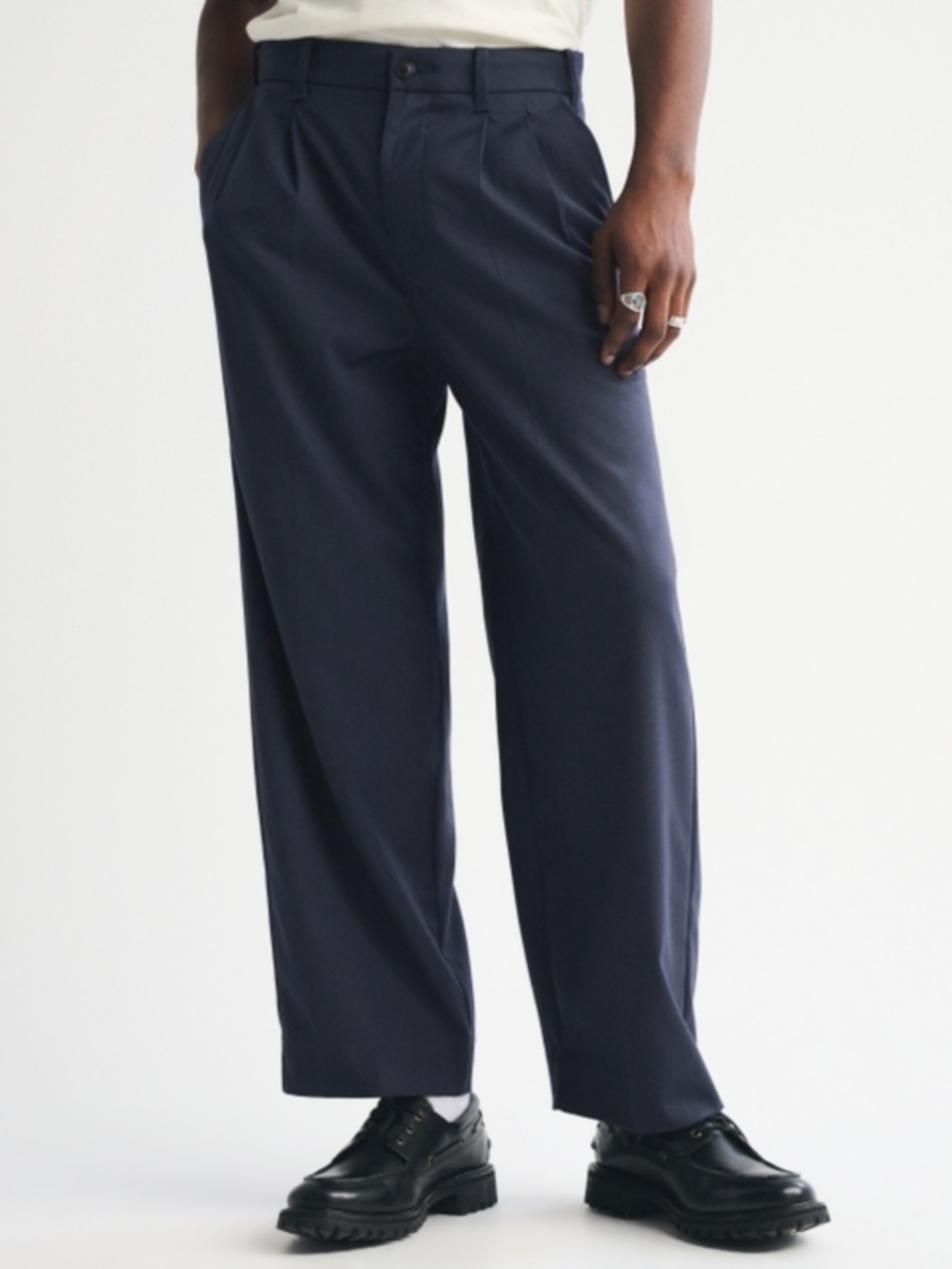 NWT Abercrombie & Fitch Men's Navy Pleated Baggy Trouser Size 33 x 30